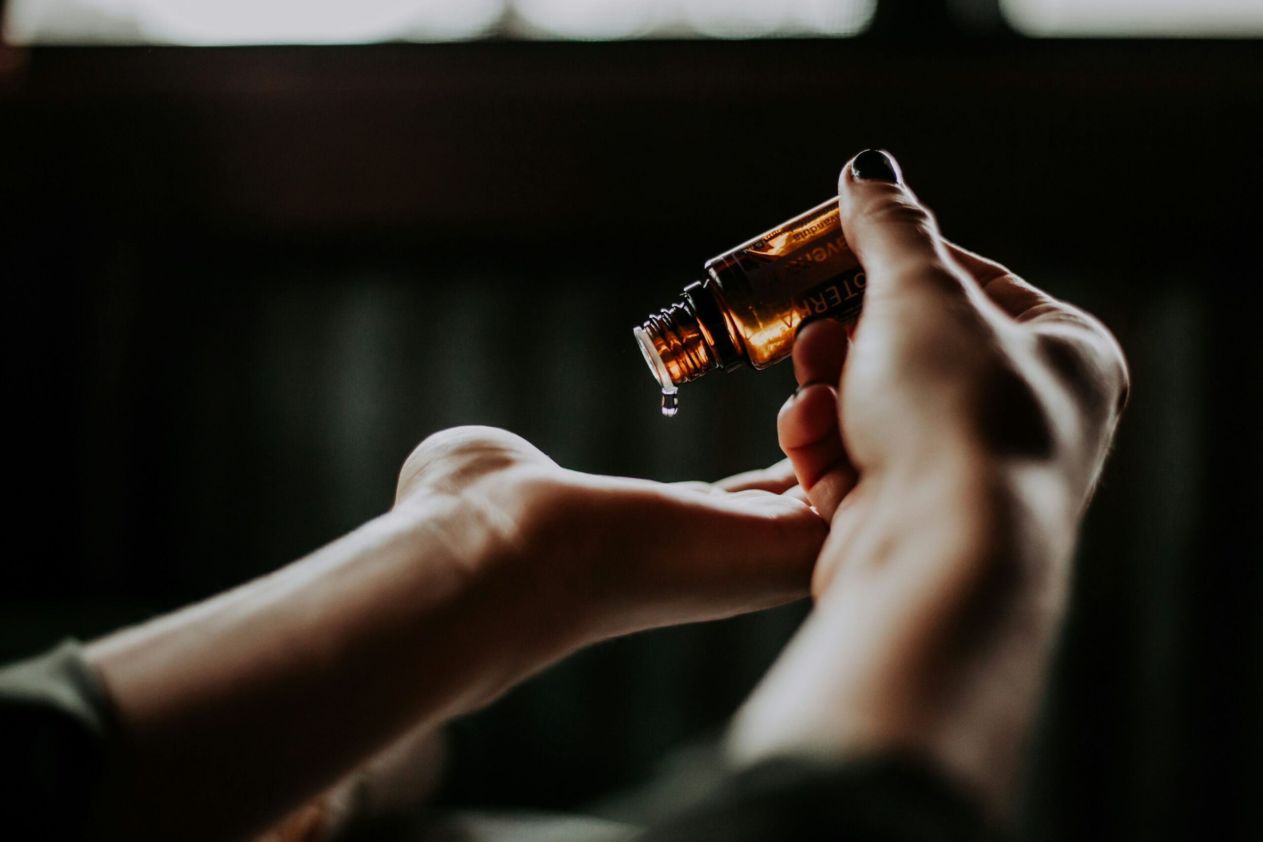 Huile de jojoba : avis dermatologue et bienfaits prouvés