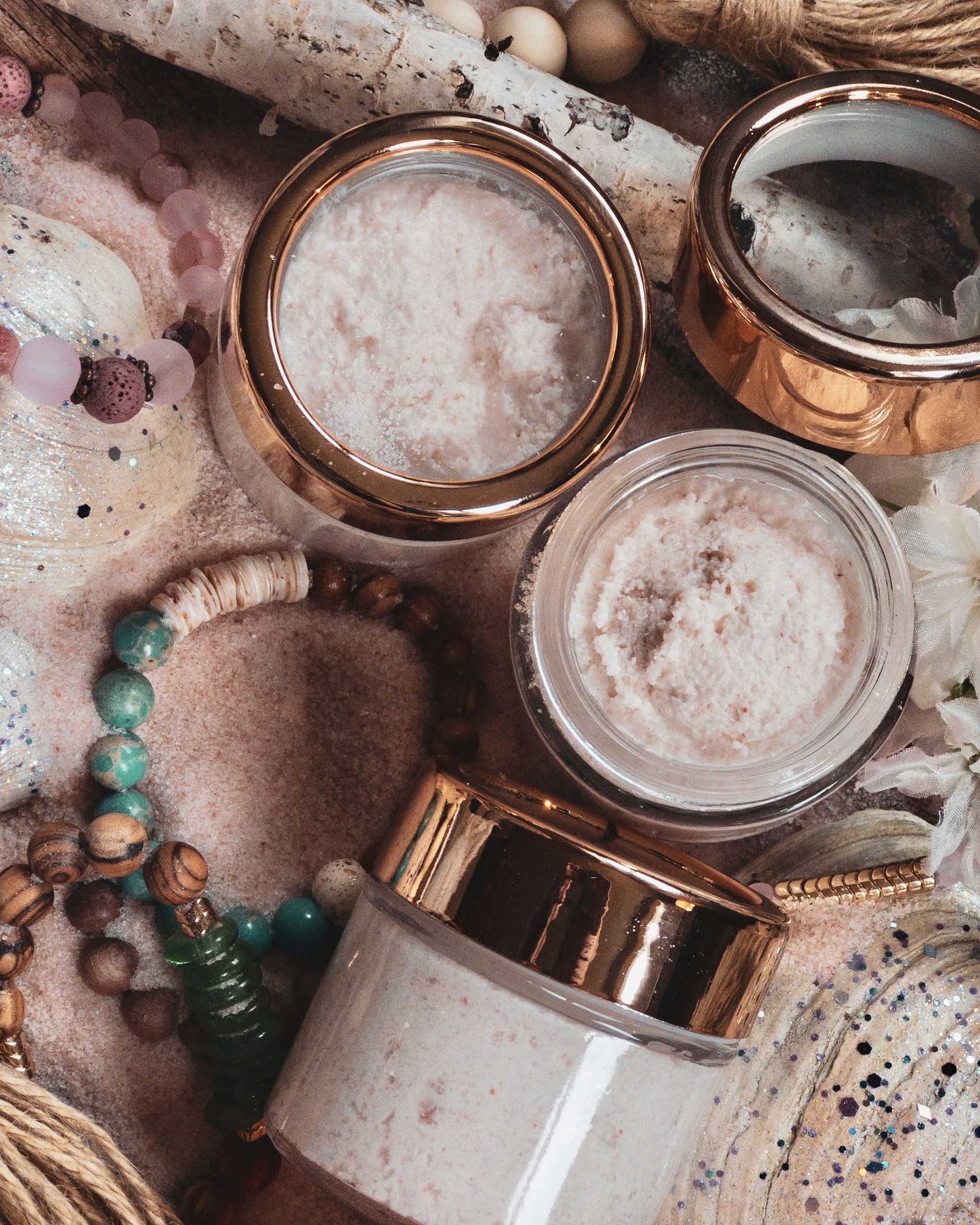 Gommage visage maison : 8 recettes naturelles efficaces en 2026
