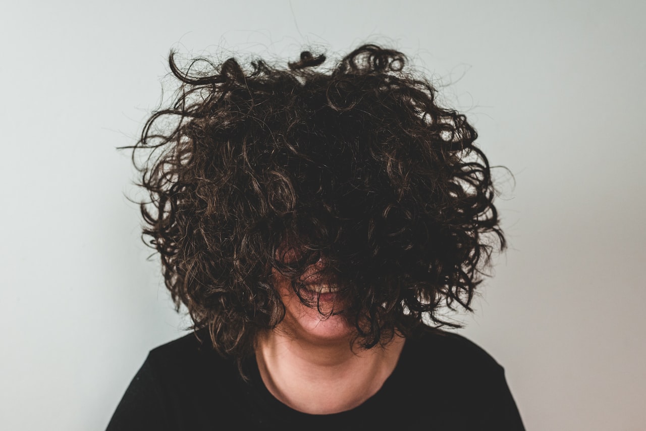 Cheveux frisés : routine et soins pour de belles boucles 2026