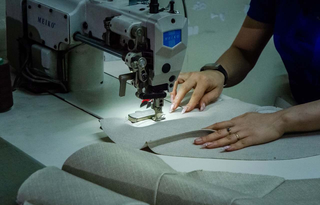 Upcycling vêtements : 10 idées faciles pour transformer sa garde-robe