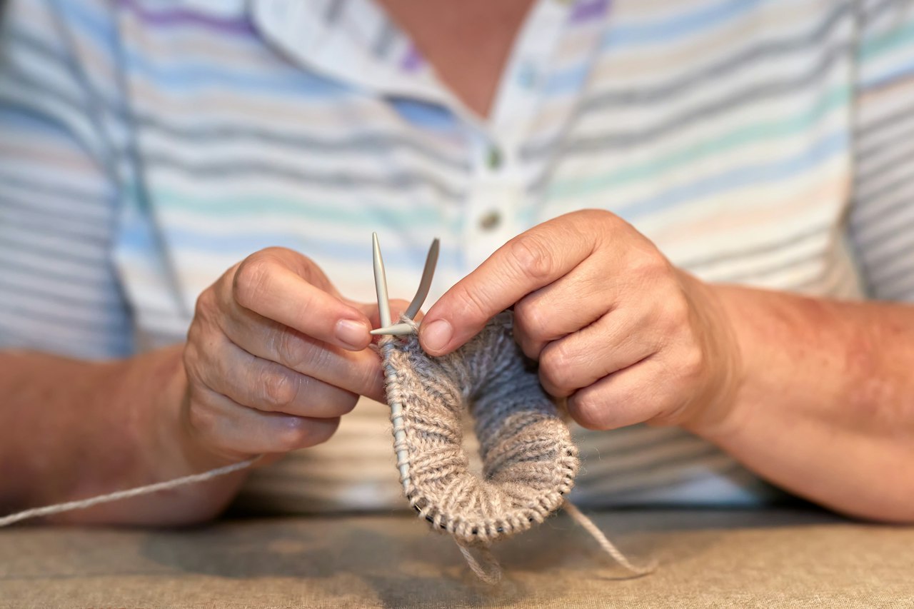 Point de jersey au tricot : le guide complet pour le réussir